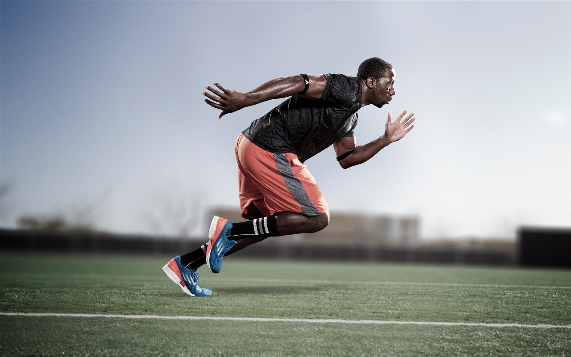 詹姆斯末节连得十分湖人稳住局势，詹姆斯刚到湖人